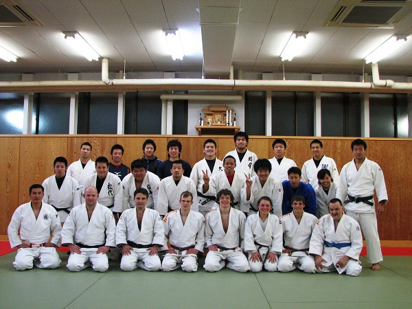 ↑集合写真(オランダからの皆さんは、前列右からStefanさん、Didierさん、Jessieさん、Evanさん、Patrickさん、Rudiさん、Maykelさん)