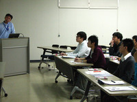 会社概要の説明を受ける学生達②
