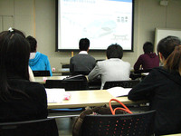 会社概要の説明を受ける学生達③
