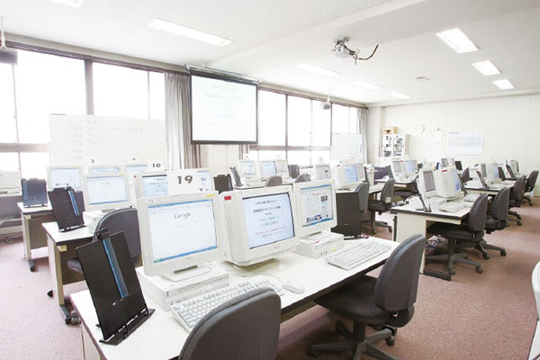 04 コンピュータ室