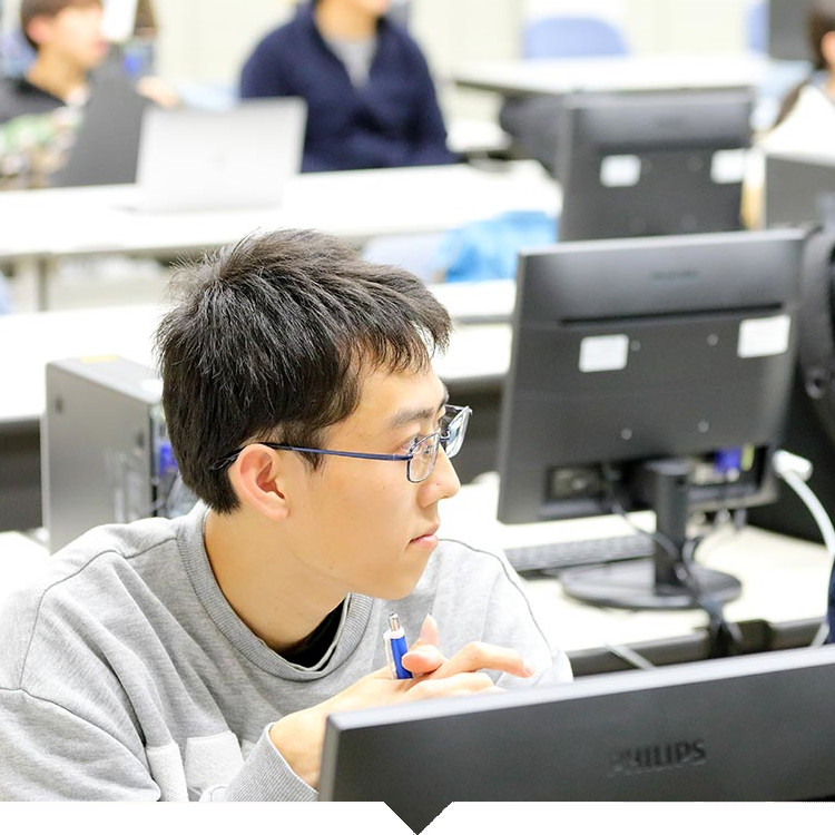 自由に、協力してくれる環境で多くの人と出会い視野を広げる